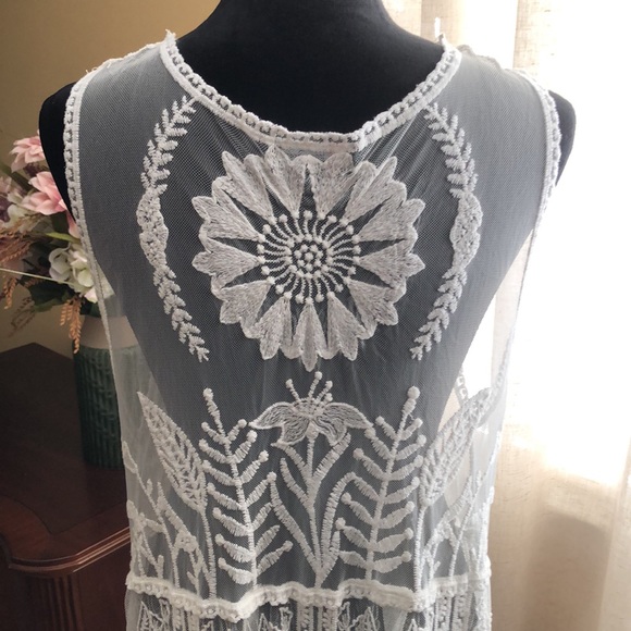 Lace Vest - Picture 4 of 8